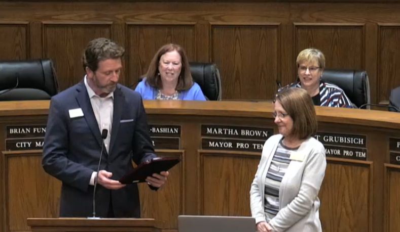Rowlett recognizes retiring library director